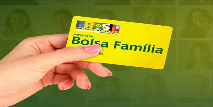 Bolsonaro anuncia 13º para beneficiários do Bolsa Família em seu programa de governo