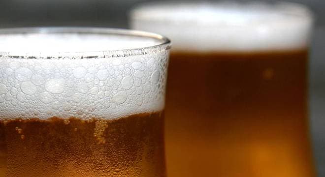 Como o aquecimento global pode levar à falta de cerveja no mundo; aumento "intenso" de preço como consequência