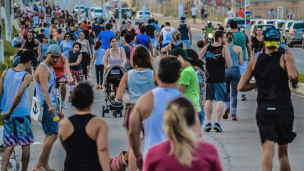 Caminhada alerta para prevenção ao câncer de mama neste domingo na Via Costeira