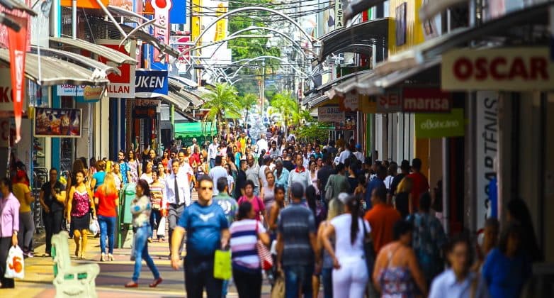 Veja como funcionará o comércio em Natal no feriado da padroeira do Brasil nesta sexta