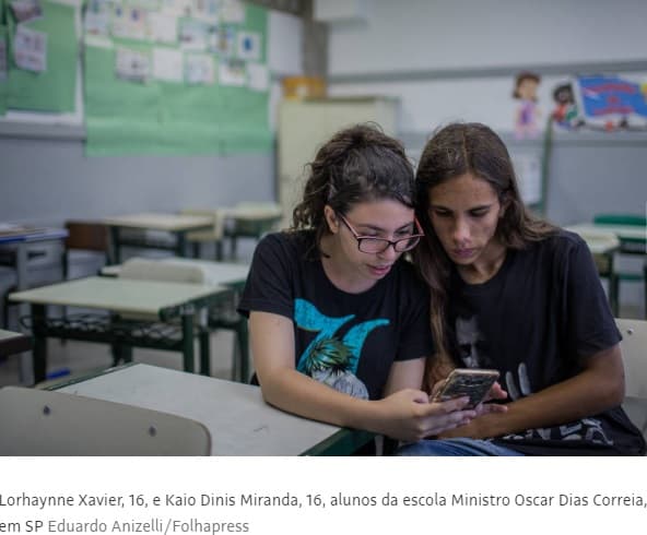 Uso de celular em sala de aula dobra efeito negativo nas notas, aponta estudo