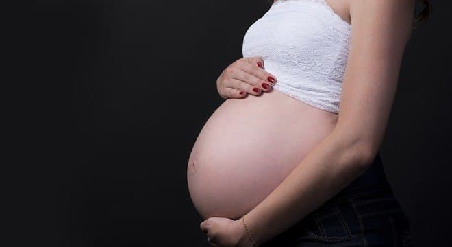 Taxa de fecundidade no Brasil é baixa e está em queda acelerada