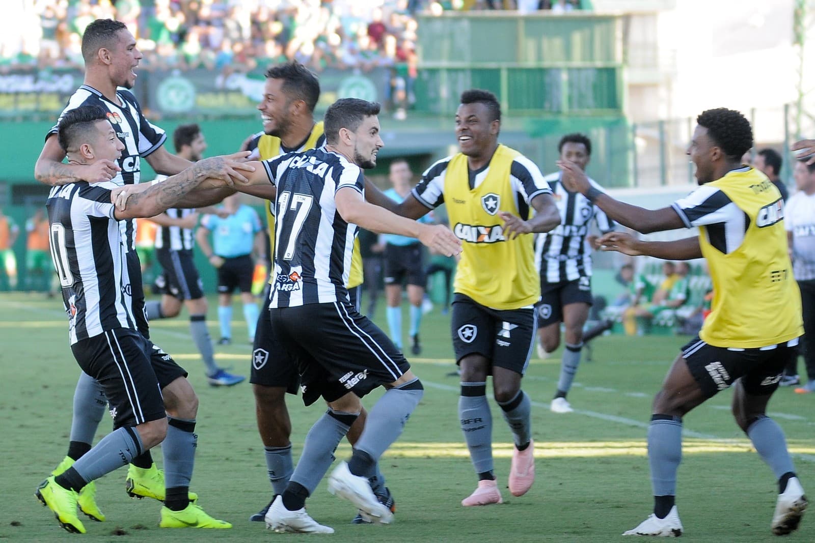 Matemático vê Botafogo e Bahia já livres da queda; Corinthians, Flu e Vasco ainda correm risco