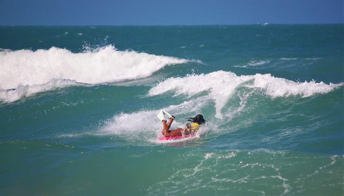 Atleta potiguar Ayslla Fernandes desbanca atual campeã brasileira de bodyboarding no CE