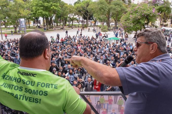 Em ‘agonia’, sindicatos demitem e vendem imóveis para sobreviver