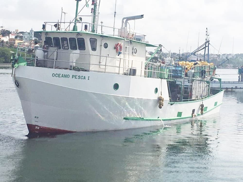 Navio pesqueiro potiguar é atacado por embarcação chinesa; presidente do sindicato fala em "guerra no mar pelo atum"