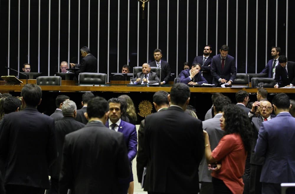 Câmara aprova prisão domiciliar para grávidas e mães de pessoas com deficiência