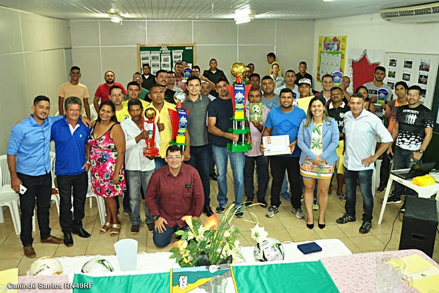 EXTREMOZ: Cerimônia de premiação dos melhores do futebol acontece em clima de festa