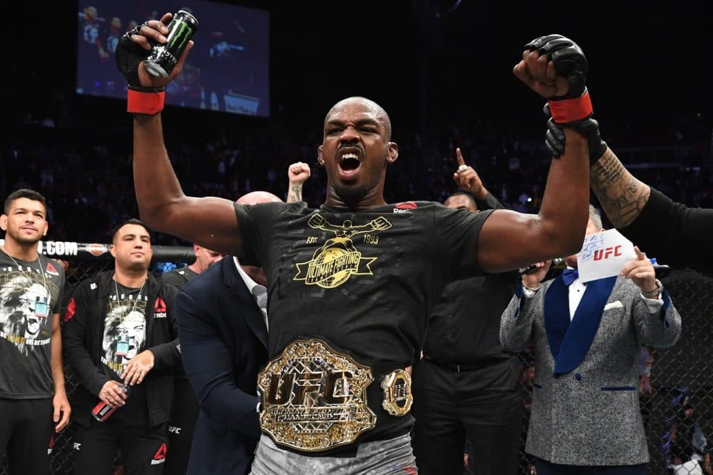 Jon Jones derrota Gustafsson e reconquista o cinturão dos meio-pesados do UFC