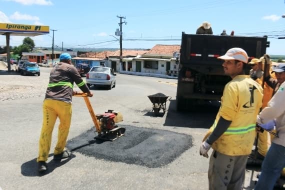 Operação tapa buracos retoma serviços nesta quinta-feira, com ruas e avenidas dos bairros de Candelária e Lagoa Nova