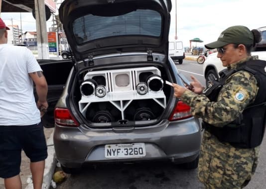 Guarda Municipal apreende paredão de som acionado em via pública da Praia do Meio