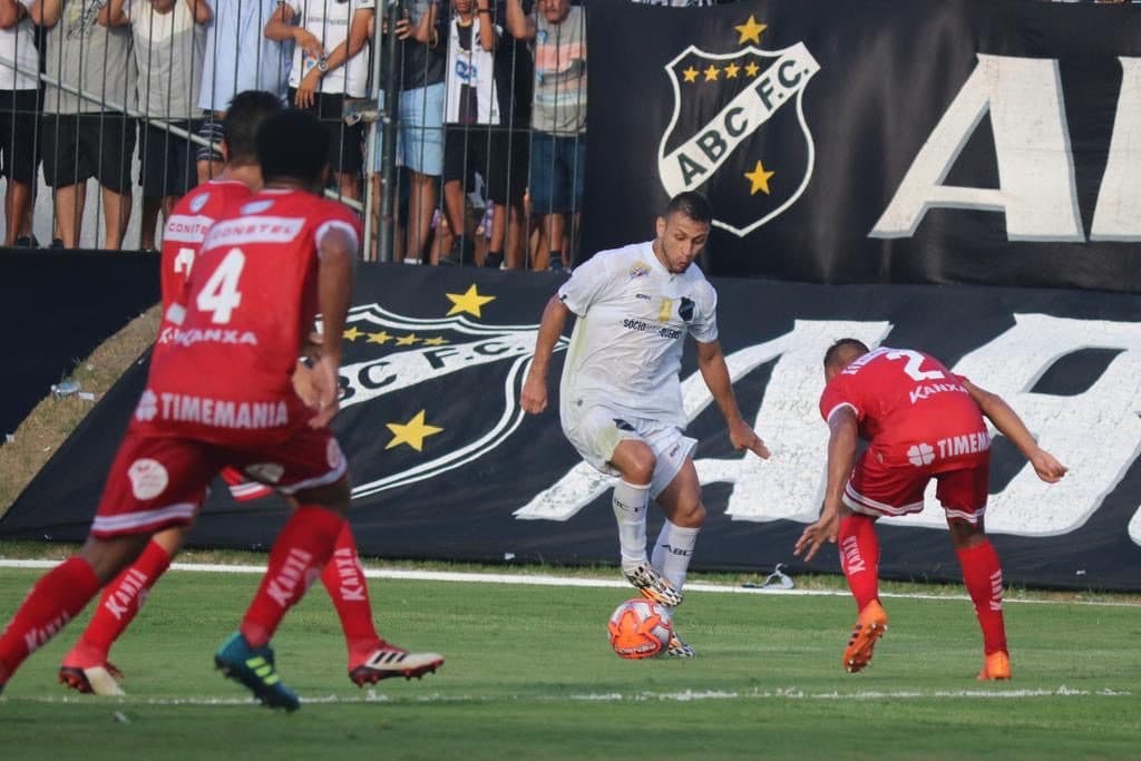 ABC vence o América por 3 a 0 e fica em boa situação para chegar na final do turno