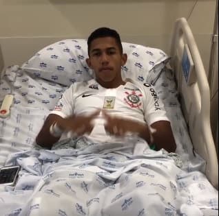 VÍDEO: Haste metálica vai fixar fratura exposta do ex-ABC, Fessin, em jogo pelo Corinthians na Copa SP