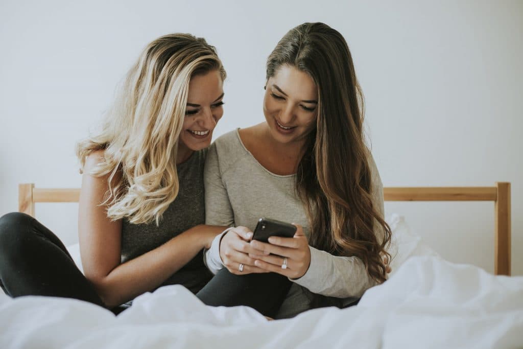 ‘Jenifers' do Tinder aproveitam o sucesso da música nos apps de pegação
