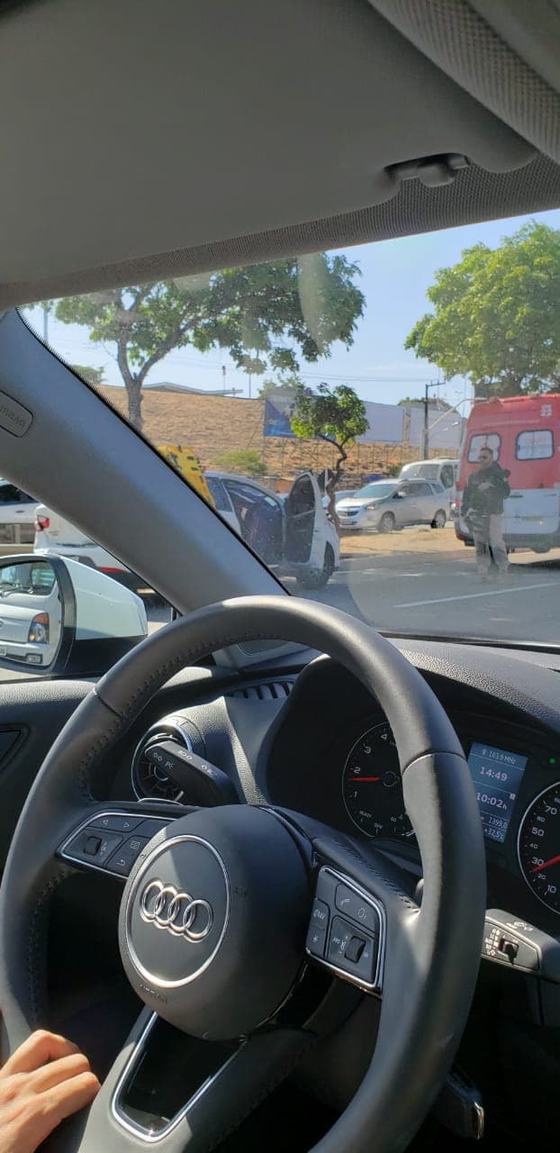 FOTOS: Acidente envolvendo carros e motocicleta deixa trânsito lento na BR-101, em Natal