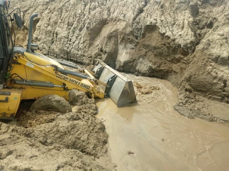 Obra do DNOCS atinge adutora que abastece cidade de Jucurutu; intervenção para reparo é de grande complexidade e vai demandar pelo menos 72 horas