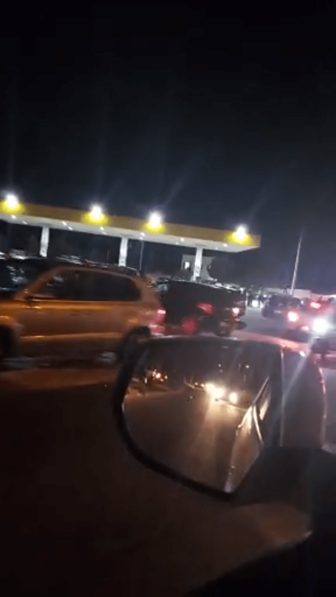 Boato de arrastões em trecho no litoral norte provoca caos, medo e diversos veículos parados a partir da entrada da praia de Muriú