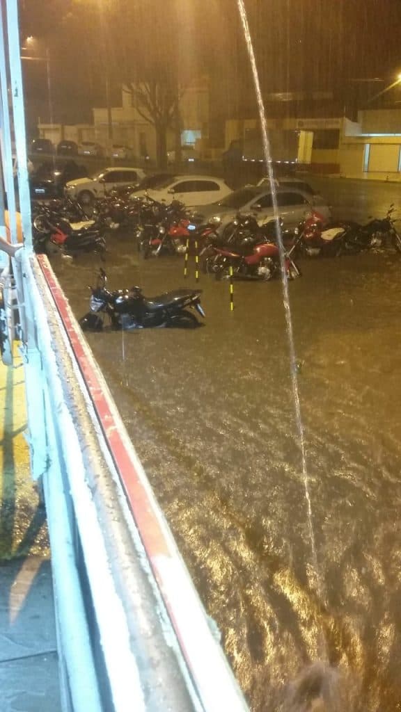 [FOTO E VÍDEO] Fortes chuvas chegam a Pau dos Ferros e municípios próximos