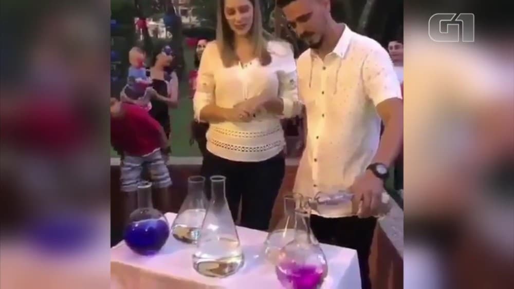 VÍDEO: Casal inova em chá de revelação e viraliza com ‘líquido mágico'