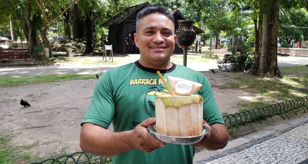 FOTOS: Vendedor de coco no PA cria canudo de bambu e evita descarte de 8 mil canudinhos de plástico por mês