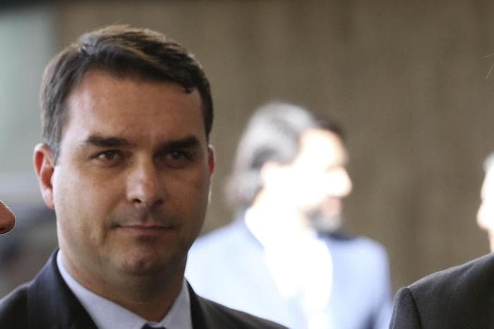 “Nem Cristo carregou sua cruz sozinho”, diz procuradora que quer foro especial para Flávio
