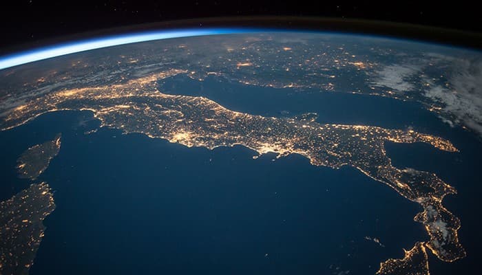Campo magnético da Terra está se movendo mais rápido do que o esperado; mudança pode afetar rotas de navios, aviões e até o funcionamento do Google Maps