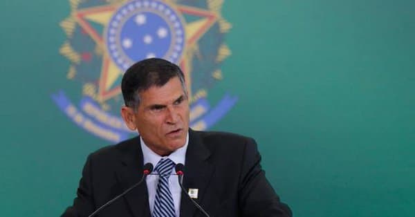 Santos Cruz diz que governo tem estar ‘aberto para a imprensa' e fornecer todos os dados possíveis como a maneira mais eficaz de combater a corrupção