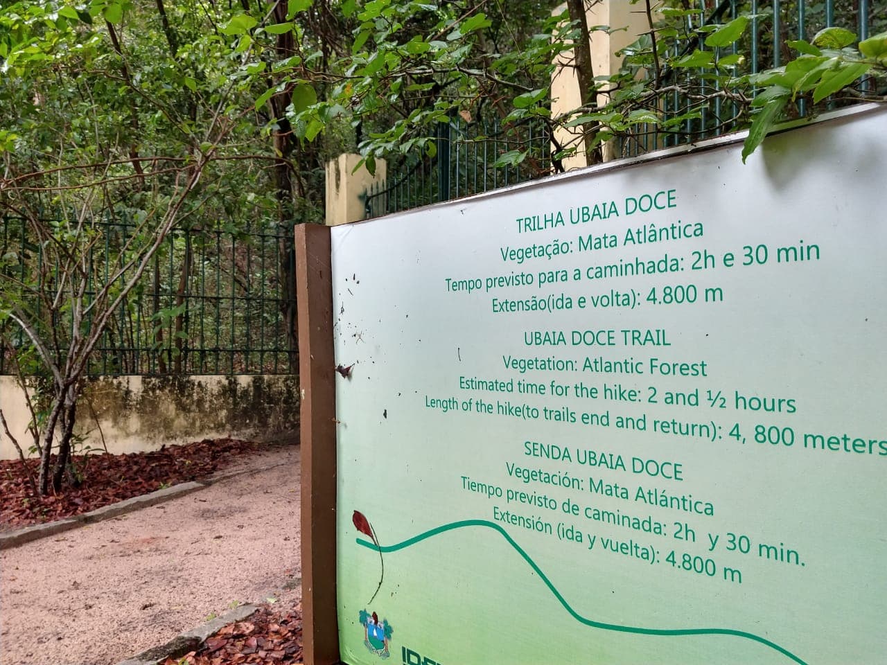 Com ações "clandestinas", trilhas do Parque das Dunas sofrem com árvores e placas pichadas, e grande quantidade de lixo; Idema orienta população a utilizar as oficiais