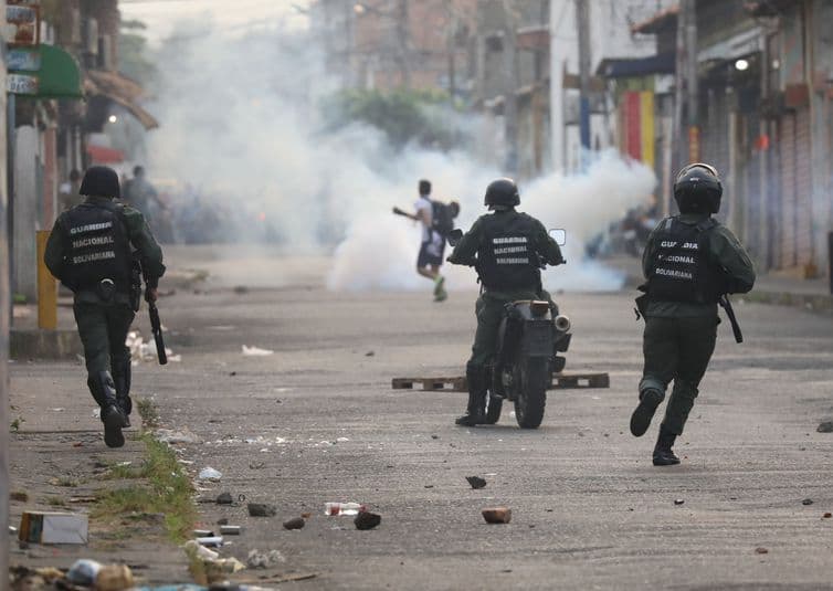 Fronteira entre Venezuela e Colômbia tem confronto