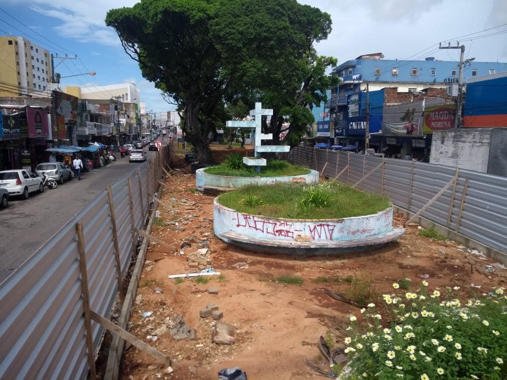 FOTOS: Prazo para obras de restauração, construção e paisagismo da Praça Gentil Ferreira, no Alecrim, já expirou e comerciantes amargam prejuízos