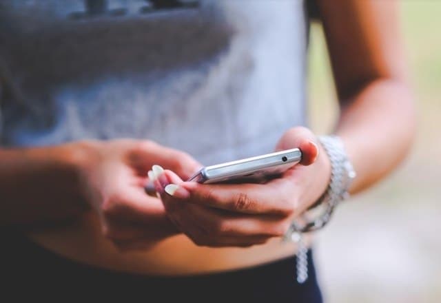 Saiba como manter o celular seguro durante o Carnaval