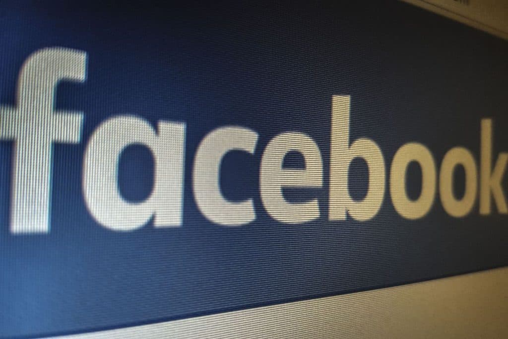 Mudança em servidor foi a causa de instabilidade ontem, diz Facebook