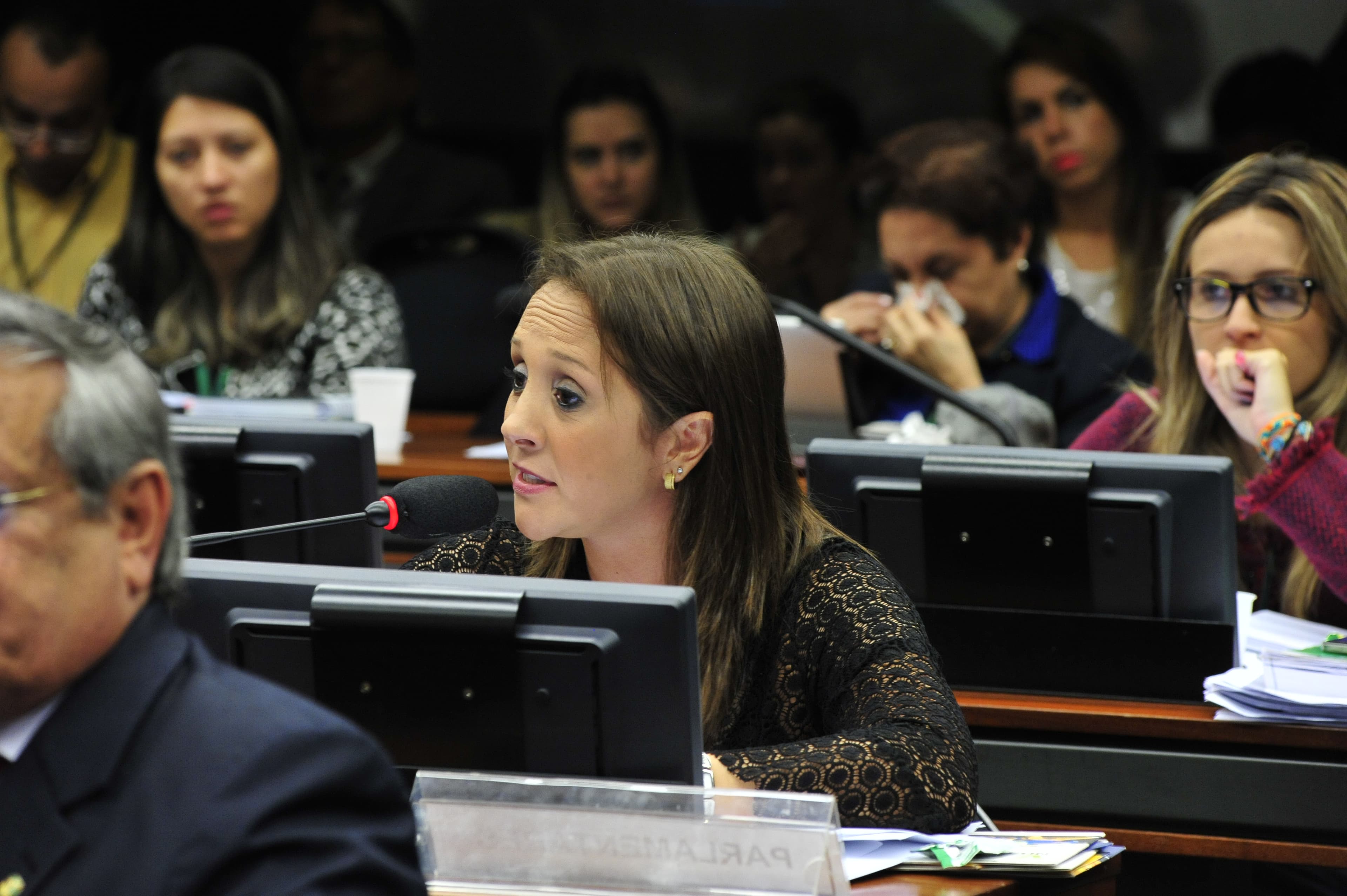 Projeto proíbe cobrança em fins de semana e feriados de dívidas de consumidores