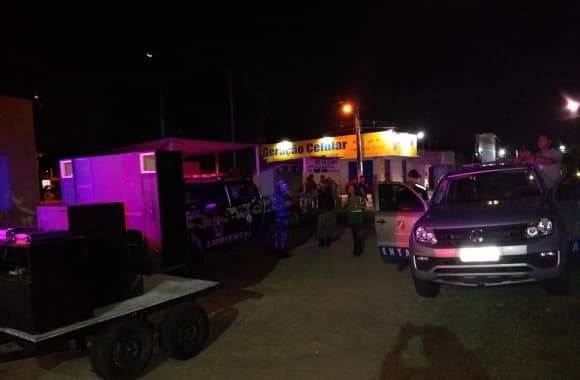 GMN, PM e Semurb interditam evento e apreendem paredões de som na Zona Norte