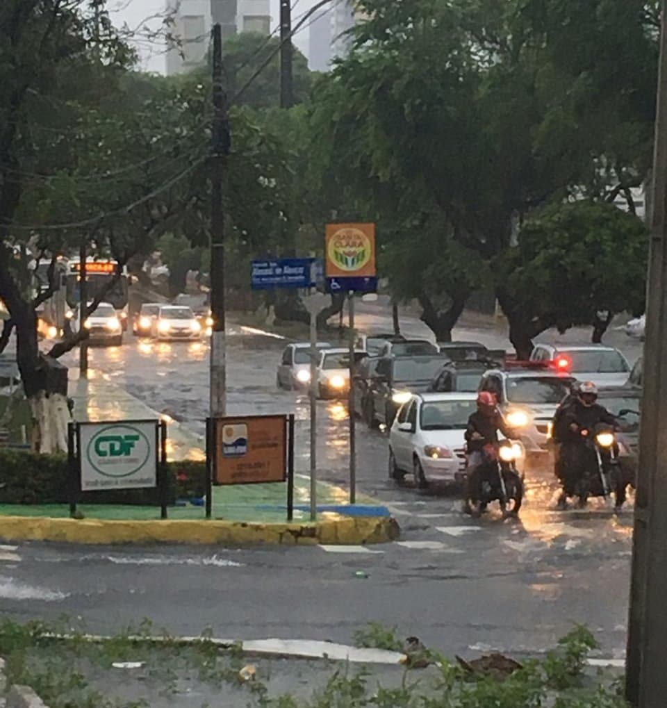 Confira pontos de alagamento em manhã de fortes pancadas de chuvas em Natal e região