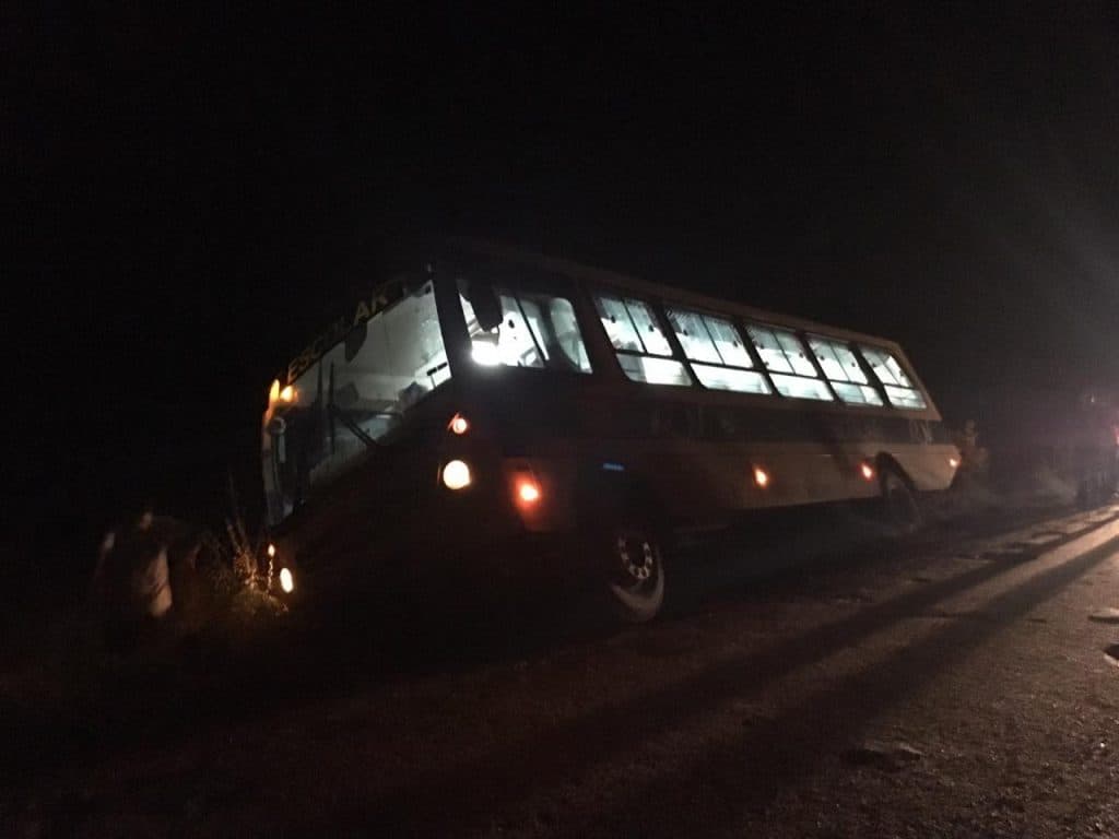 Ônibus que transportava alunos tomba entre Portalegre e Pau dos Ferros