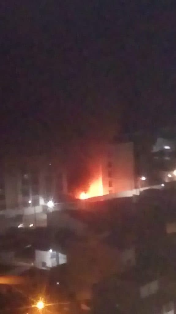 [FOTOS] Explosões e incêndio por trás do Hotel Reis Magos provocam susto em moradores