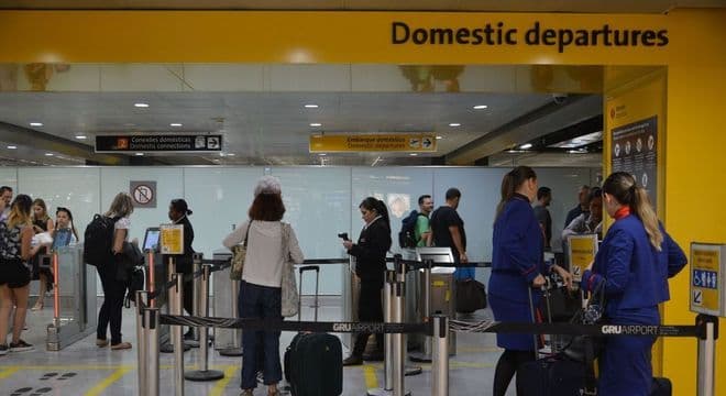 Aéreas vão barrar malas de mão fora dos padrões a partir deste mês