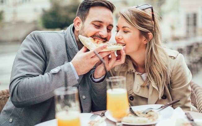Engordar nos primeiros anos de casamento significa felicidade, diz estudo