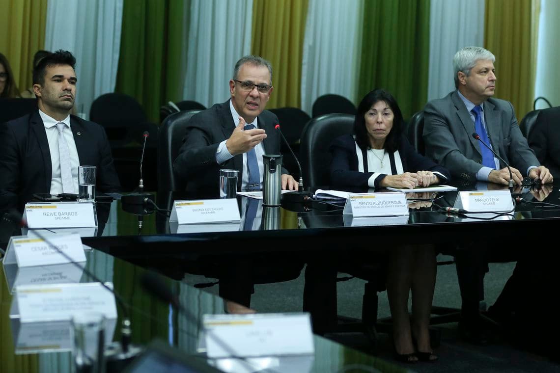 Ministro de Minas e Energia defende popularização da mineração no país