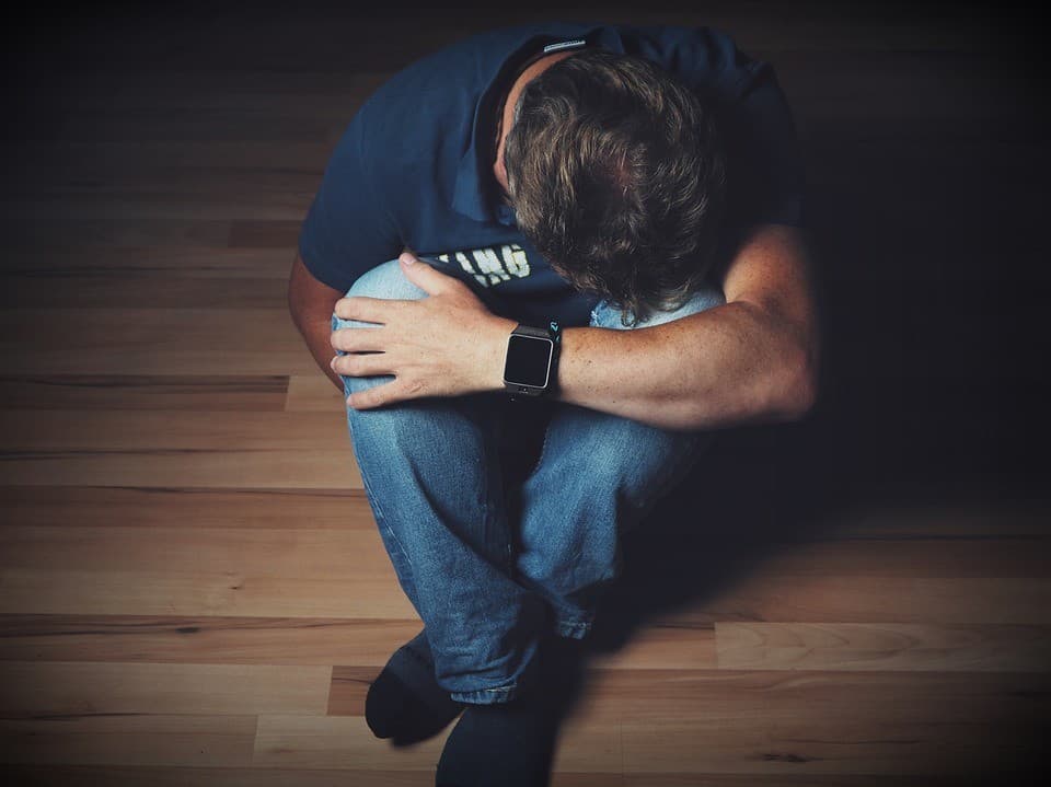 Após ereção de dois dias, homem tem parte do pênis amputado