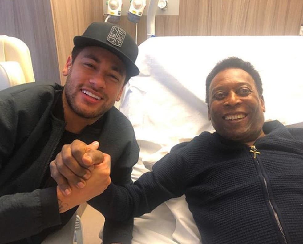 Após visita de Neymar, Pelé recebe alta de hospital