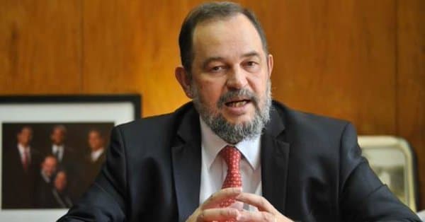 Embaixador do Brasil no Líbano e mulher morrem em acidente de carro na Itália