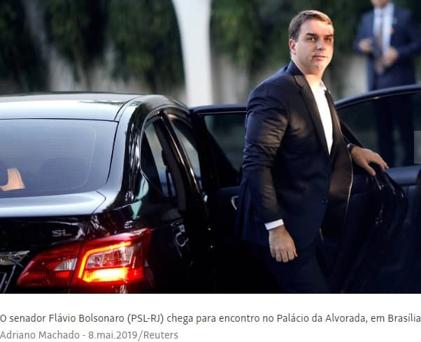 Em entrevista à revista Veja, Bolsonaro fala sobre Queiroz, admite decepção, e preocupação com o filho Flávio