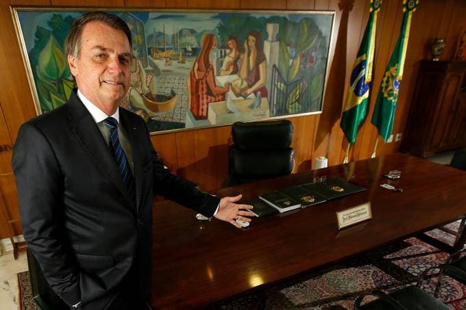 Bolsonaro: ‘Não tem outro caminho a não ser privatizar os Correios’; presidente confirma "sinal verde" e diz que PT destruiu empresa