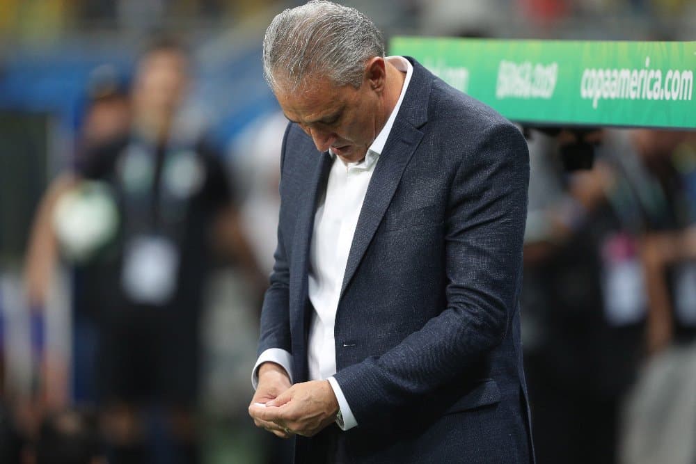Tite completa 3 anos na Seleção: de ídolo nacional a alvo de vaias