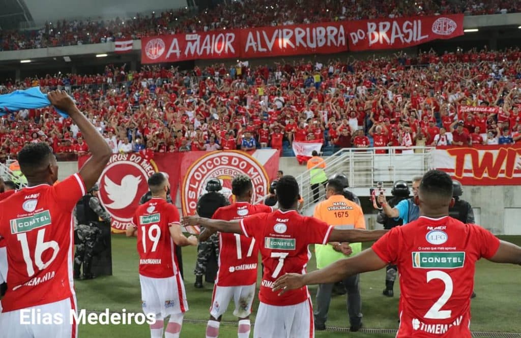 América bate xará pernambucano e avança na Série D