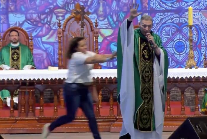 SERÁ? Mulher que empurrou Marcelo Rossi diz que intenção era conversar com padre