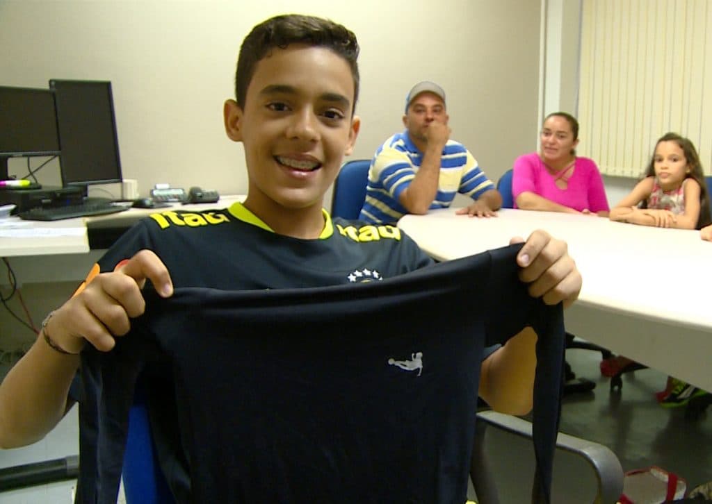 [FOTO E VÍDEO] Aos 16 anos, garoto potiguar observado por clubes de fora do país faz vaquinha para conseguir fazer testes na Europa
