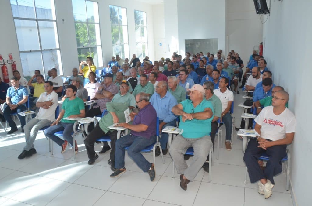 Prefeitura de São Gonçalo promove treinamento de direção defensiva e qualidade no atendimento para taxistas